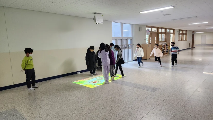 인천 한별 초등학교의 복도 인터랙티브존