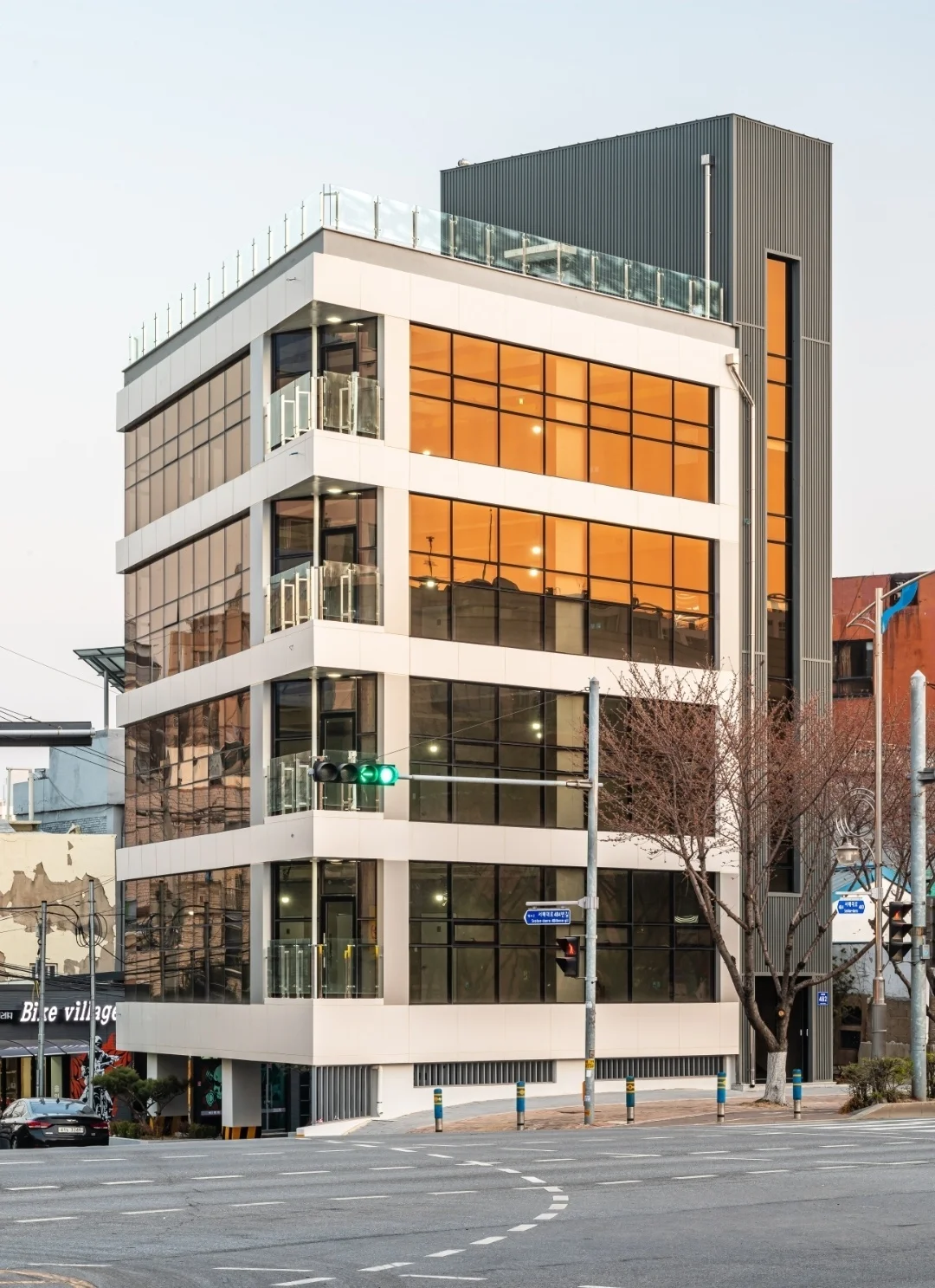 인천 중구 코너 자리에 위치한 미래빌딩