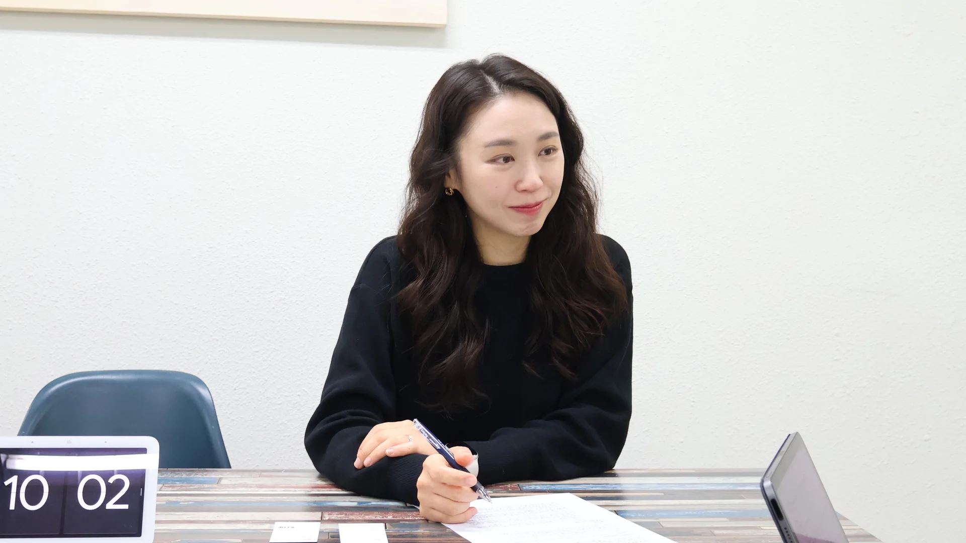 인터뷰를 하고 있는 넥스브이 윤수현 이사