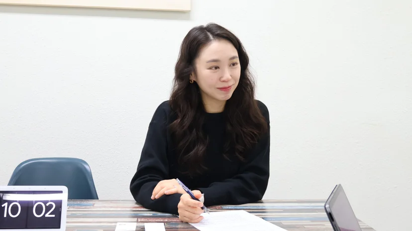 인터뷰를 하고 있는 넥스브이 윤수현 이사