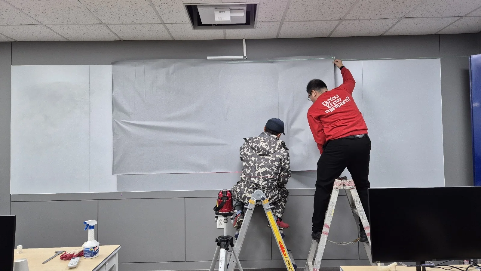 간편하게 설치가 끝나는 스크린 페인트 시트지