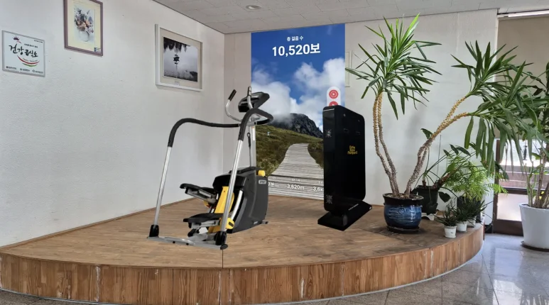 대형 세로스크린으로 몰입감 있는 등산 스크린