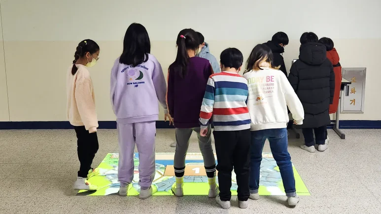 인천 한별초등학교 바닥에 적용된 바닥용 스크린 페인트