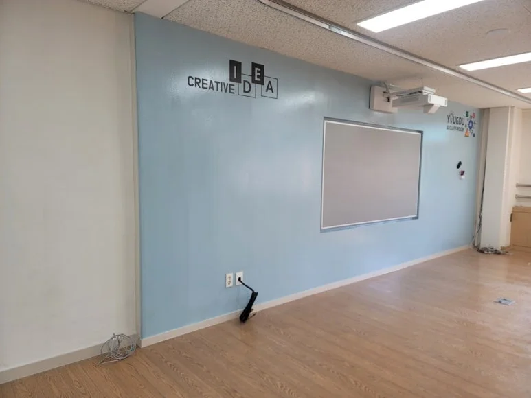 넓은 면적을 모두 판서공간으로 활용가능하다.