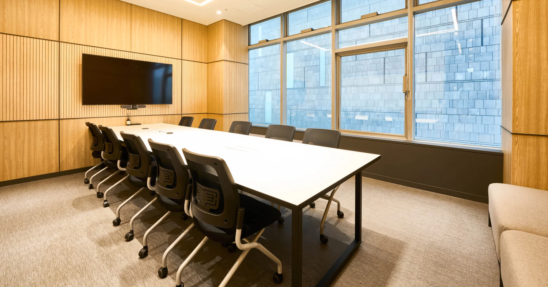 비상주 사무실의 단점 - 회의실 이용의 불편함