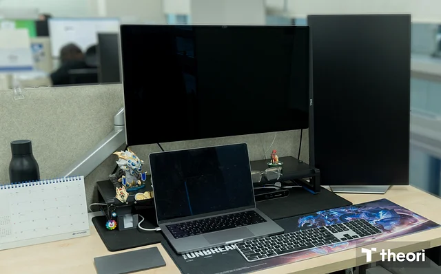 Xint 팀 디자이너 jojo 책상