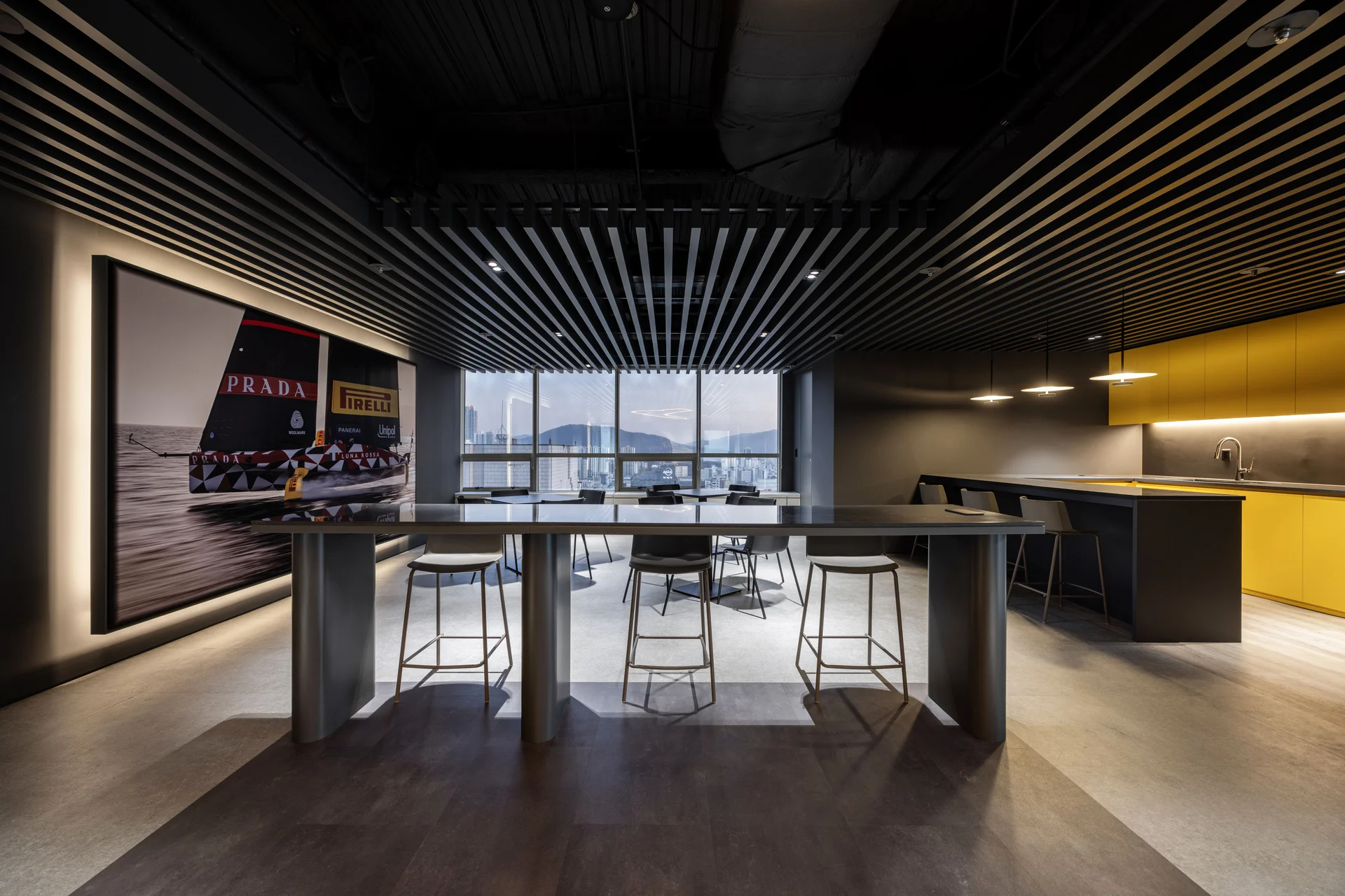 피렐리 사무실 라운지 인테리어, 고층뷰 전경