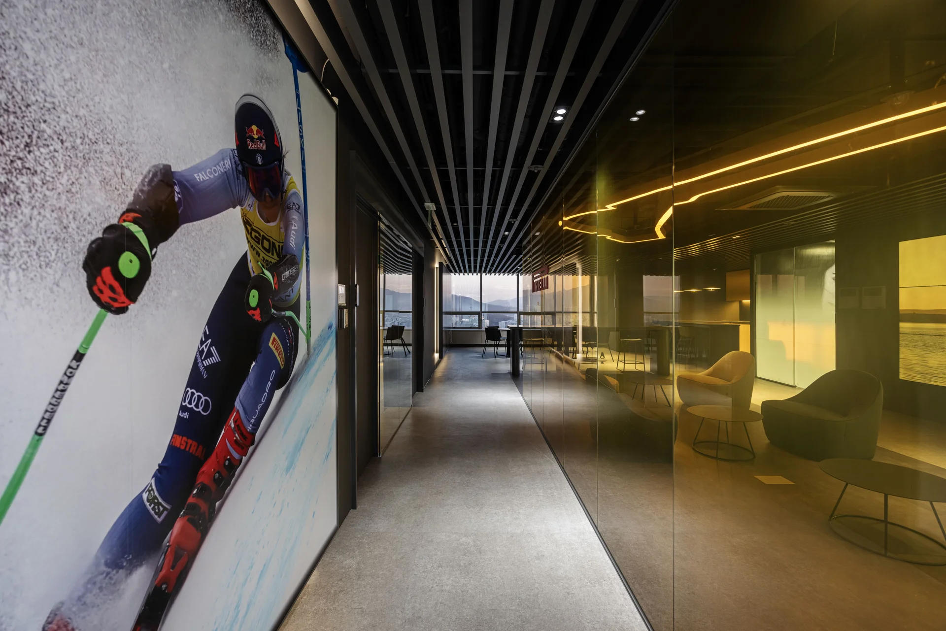 피렐리 사무실 인테리어 브랜드 이미지 월 사례