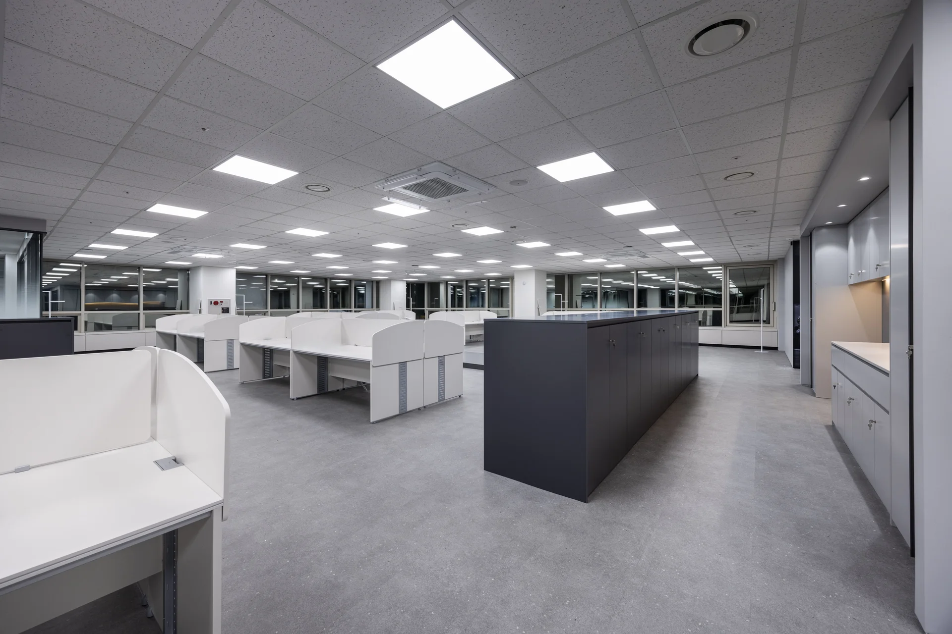 피렐리 사무실 인테리어 사무 공간 전경