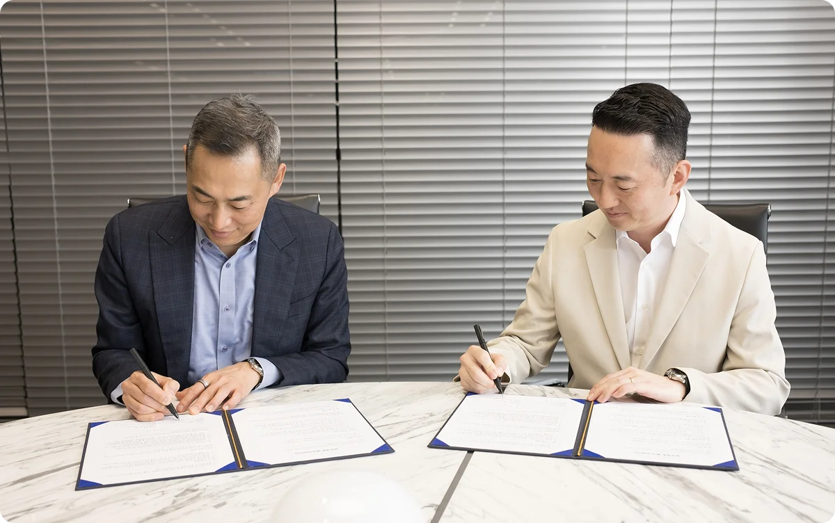 목진원 유베이스 대표와 박진영 루나소프트 의장