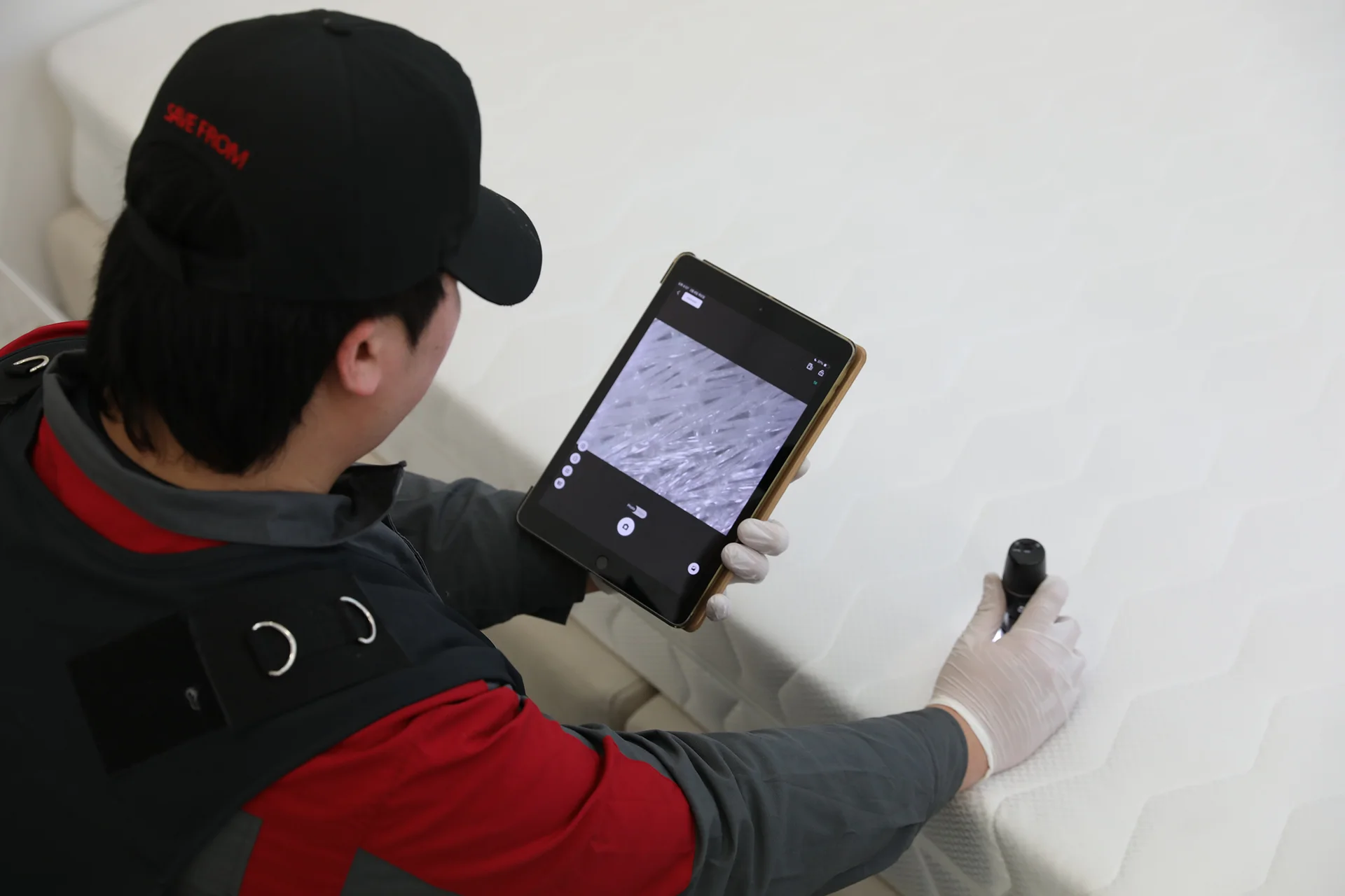 클리닝 전문가의 미세현미경