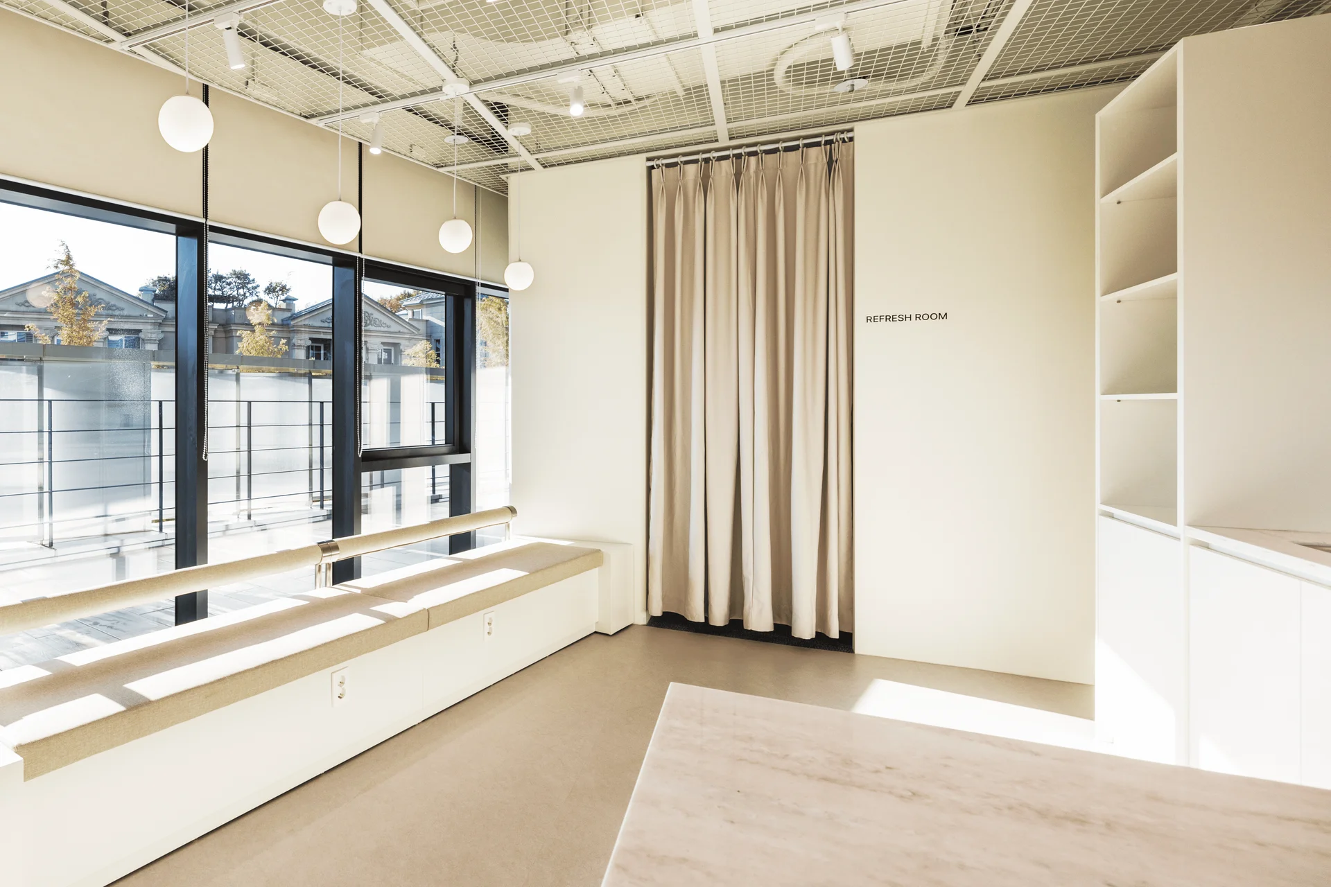 오픈리서치 사무실 인테리어 프라이빗 룸 입구