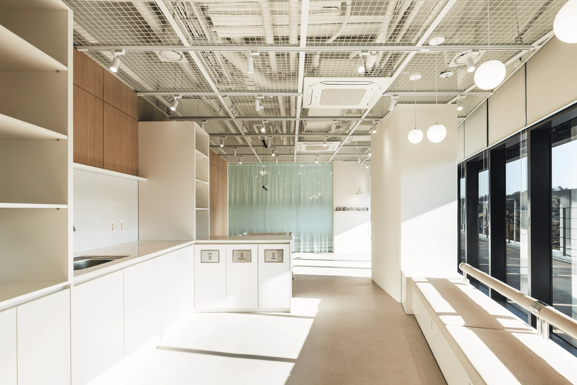 오픈리서치 사무실 인테리어 캔틴 전경