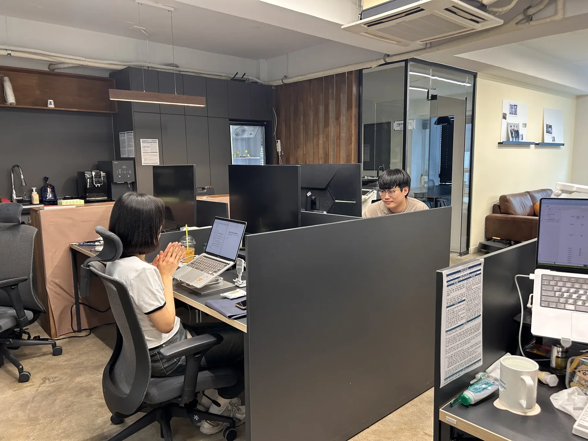 디피니트 사무실