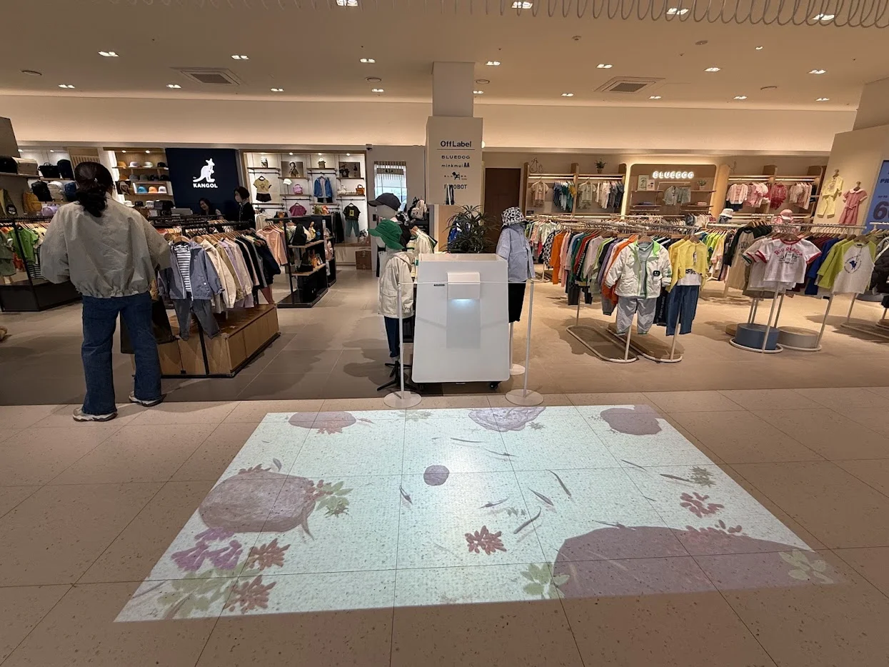 바닥 인터랙티브로 키오스크로 만든 디지털 연못