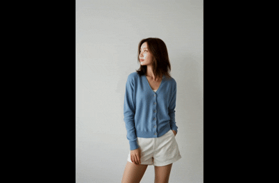 캐럿 AI의 'AI 피팅' 기능을 활용해 원하는 의상을 가상으로 입어본 합성 이미지 예시