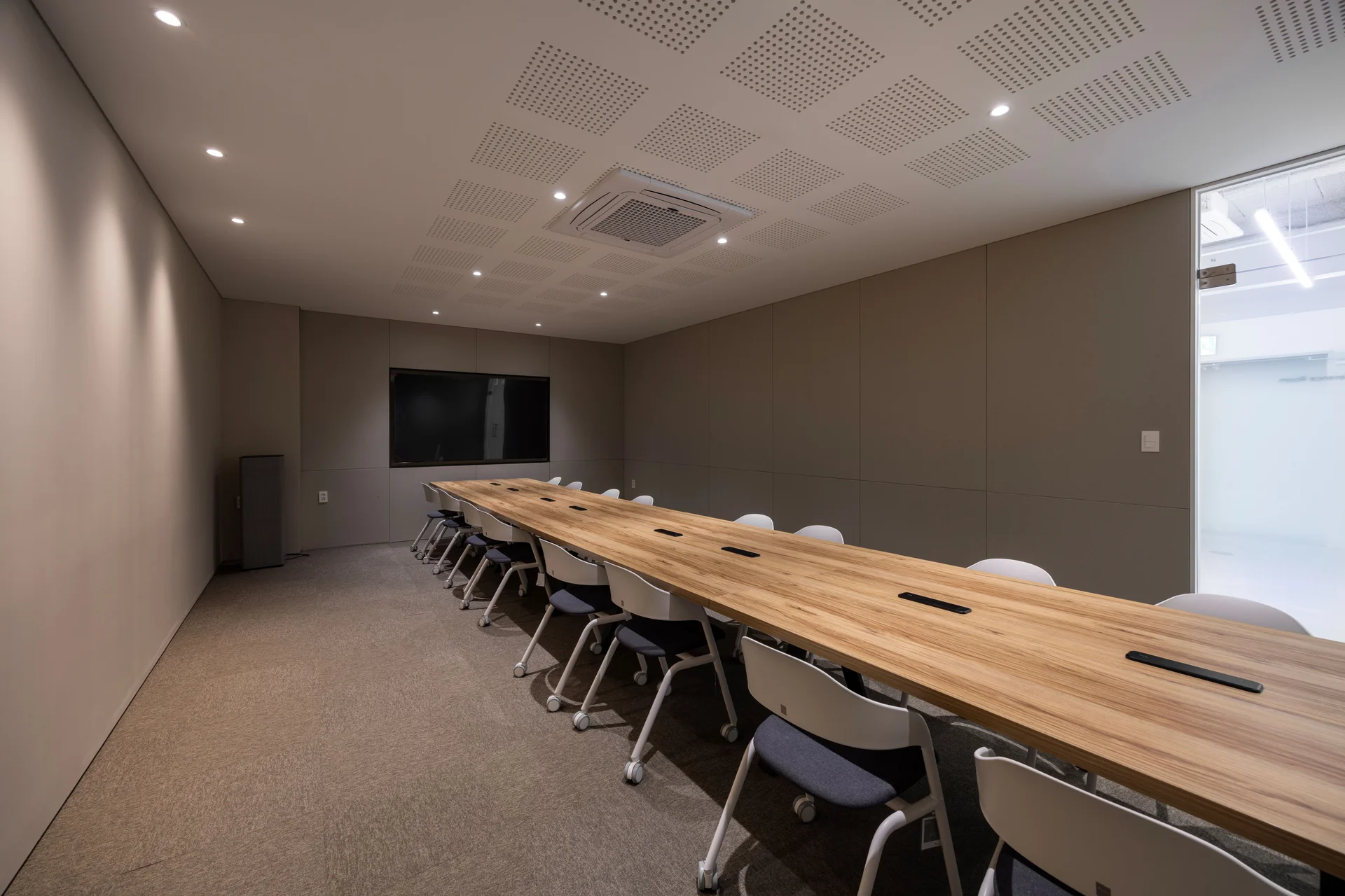 메디트릭스 대회의실 인테리어 모습