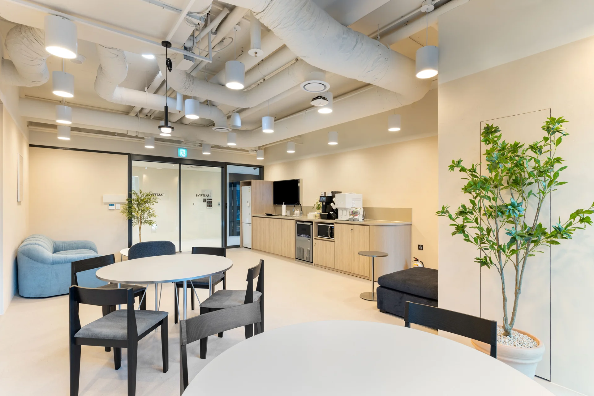 패스트파이브 마곡나루점 서브 라운지 잰슨 카멜레온 가구