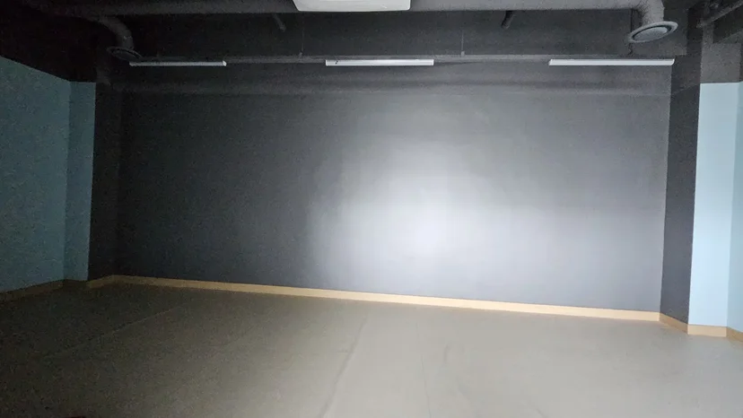 The large wall at Lee Eun School coated with screen paint