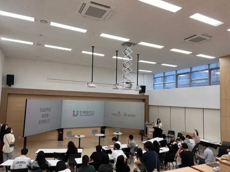 A 3-Sided Screen Installed in a Large Conference Room