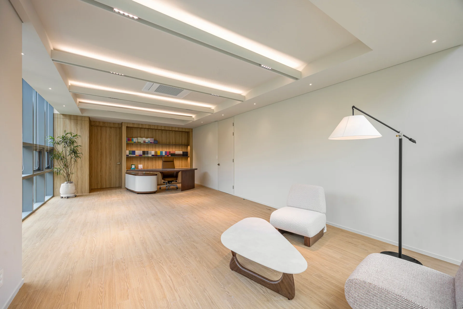QTM 판교 신사옥 이사장실 내부