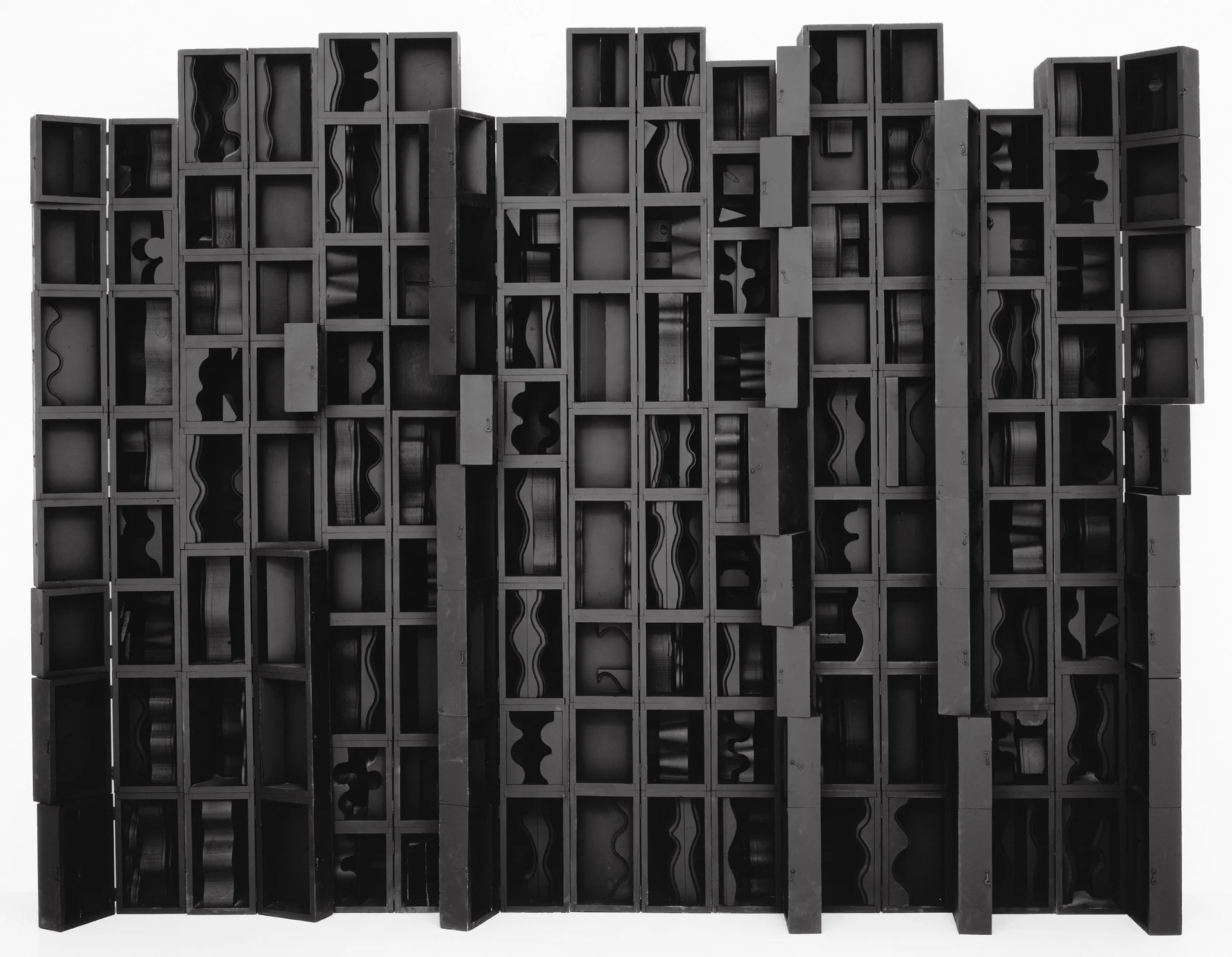 Louise Nevelson, Cascade VII, 1979, wood painted black. 8' 6" x 10' 7" x 1' 4" (259.1 cm x 322.6 cm x 40.6 cm), 9 elements plus base, 10 parts total © 2019 Estate of Louise Nevelson / Artists Rights Society (ARS), New York