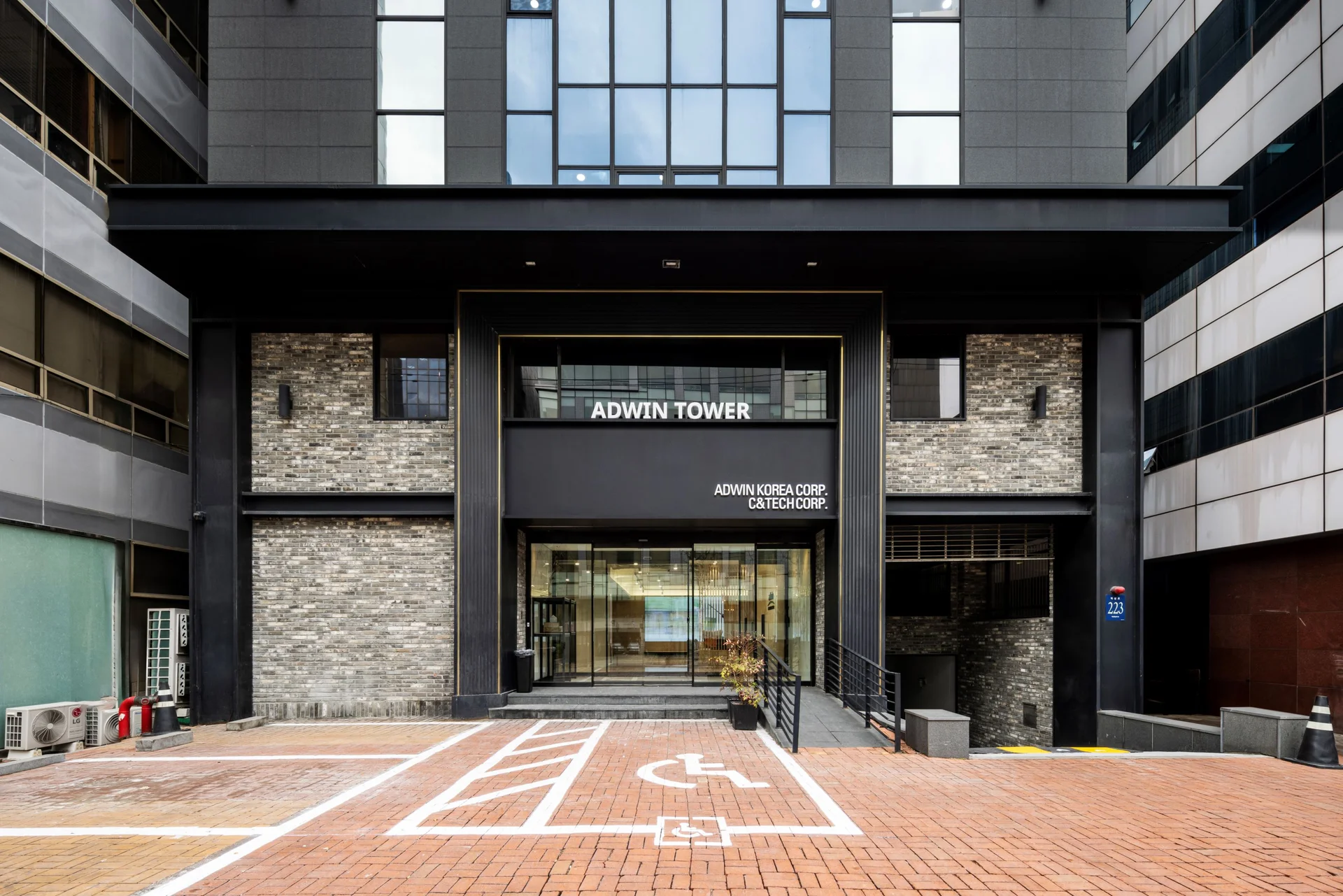애드윈코리아 사무실 인테리어 사옥 입구