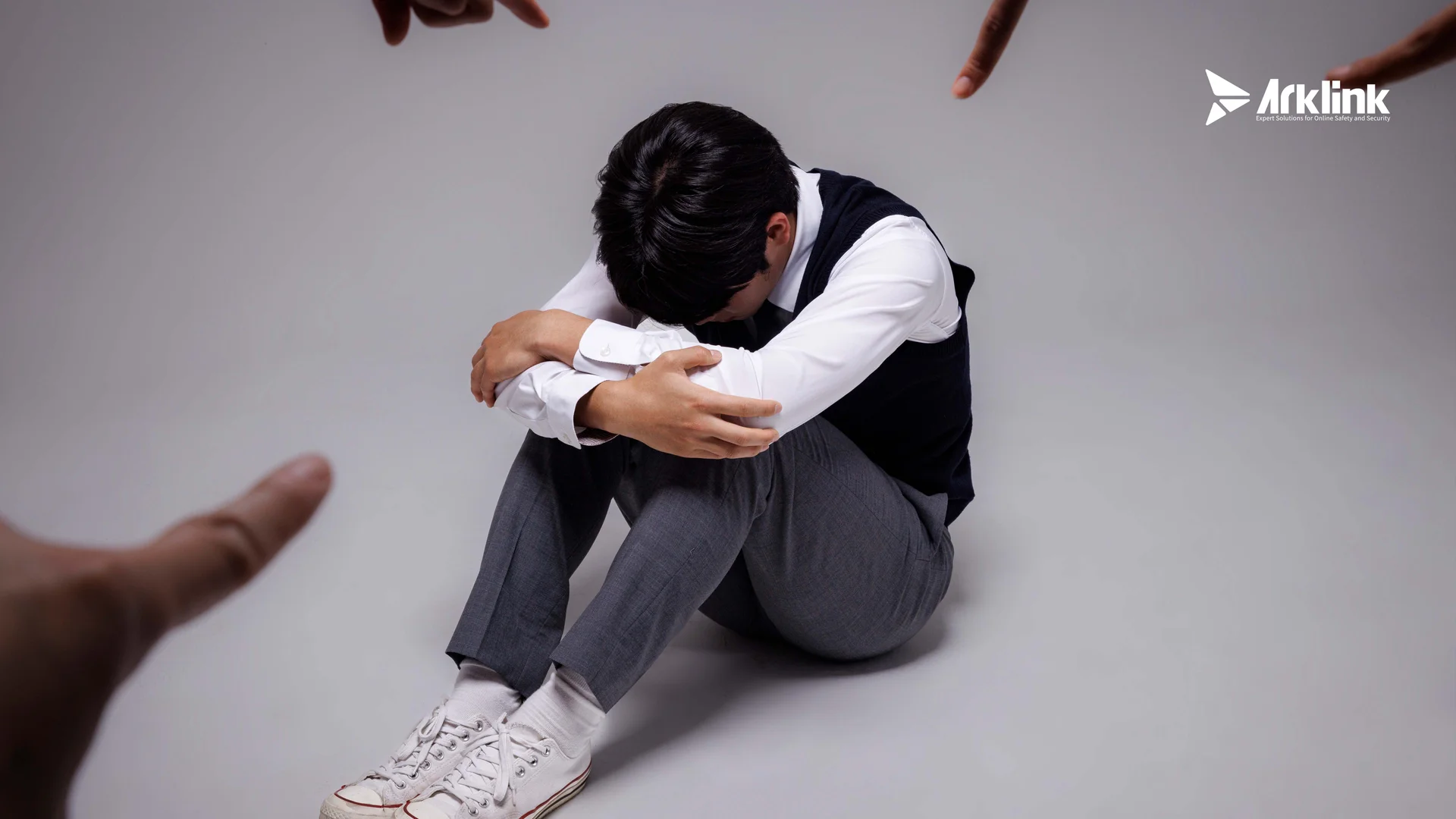 청소년을 이용한 몸캠피싱 공범화 수법