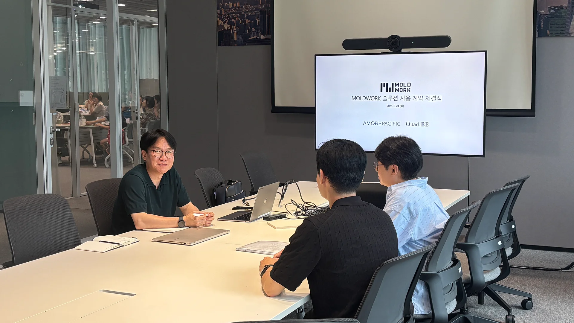 (주)쿼드비 아모레퍼시픽 솔루션 사용 계약 체결식