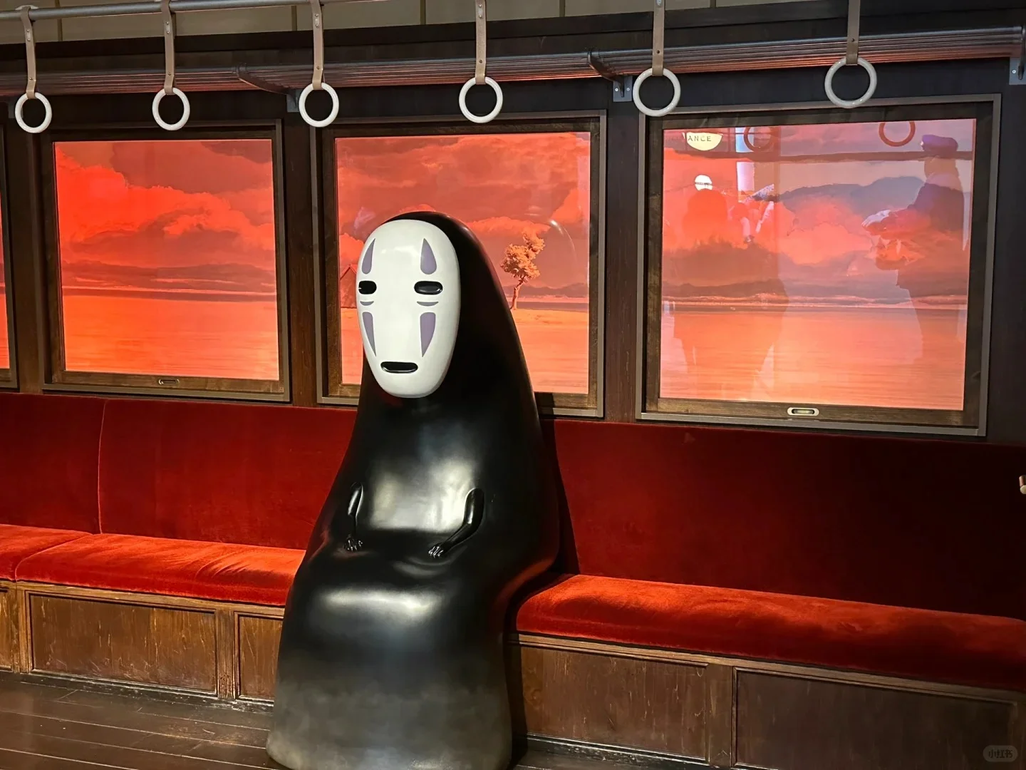 가오나시와 찍는 인증샷 스팟은 항상 붐벼요~