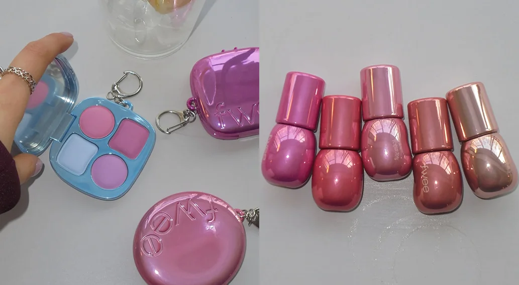 가방에 걸 수 있는 미니 사이즈의 퓌(Fwee) 키링 화장품 제품 이미지