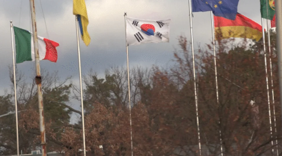 우크라이나 부차 광장에 걸린 태극기