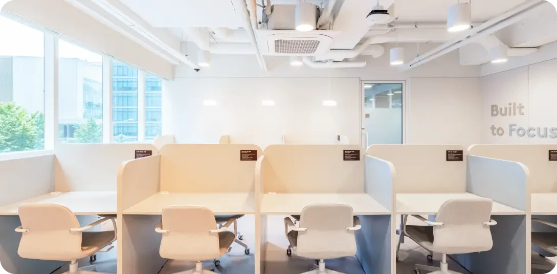 패스트파이브 공유오피스의 구매 업무 방식을 보여주는 사무 공간 전경