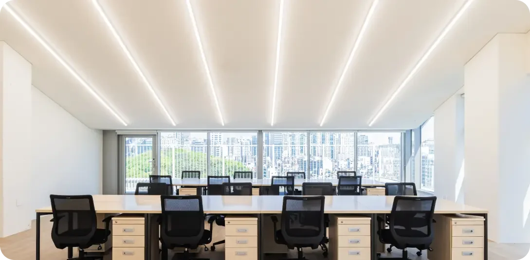 패스트파이브만의 이용 노하우를 엿볼 수 있는 공유오피스 오픈 데스크 공간