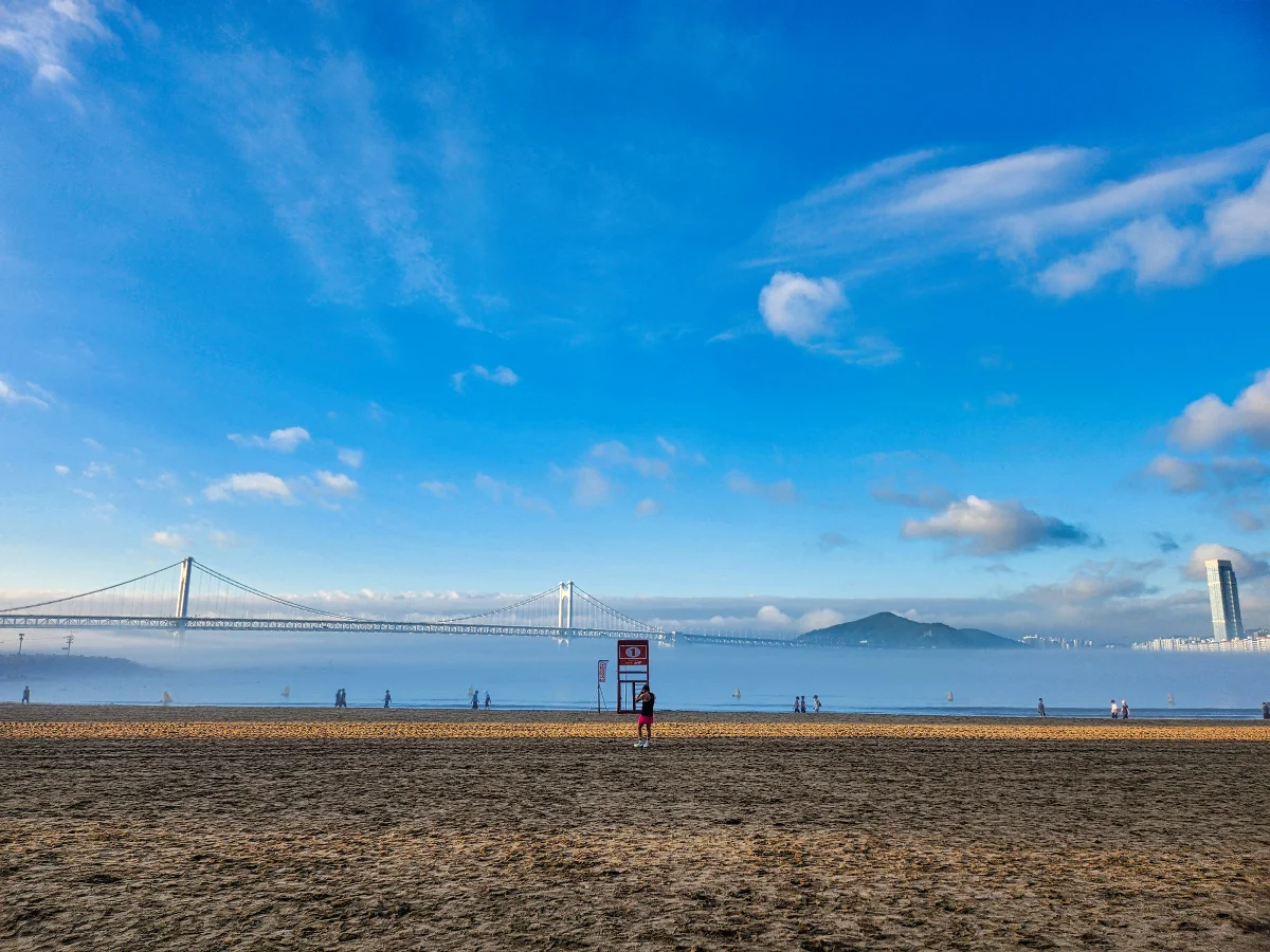 광안리 해수욕장의 해무