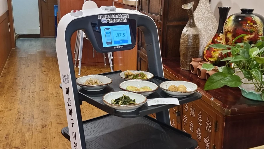 <img src="servingrobot.jpg" alt=" 서빙로봇" />