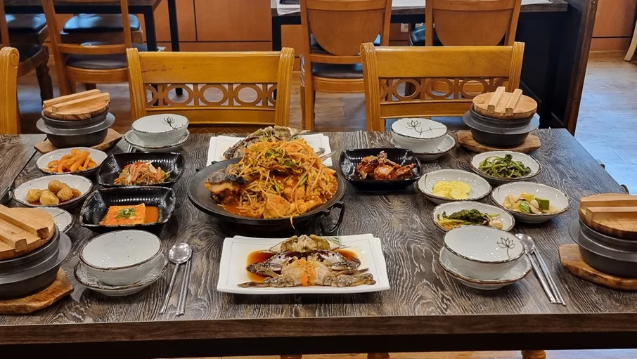 <img src="servingrobot.jpg" alt=" 서빙로봇" />