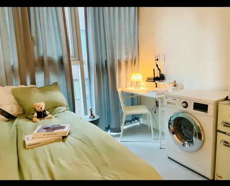 host kage's room tour image