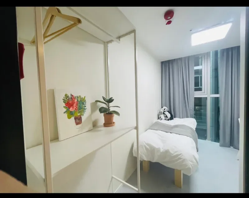 host kage's room tour image