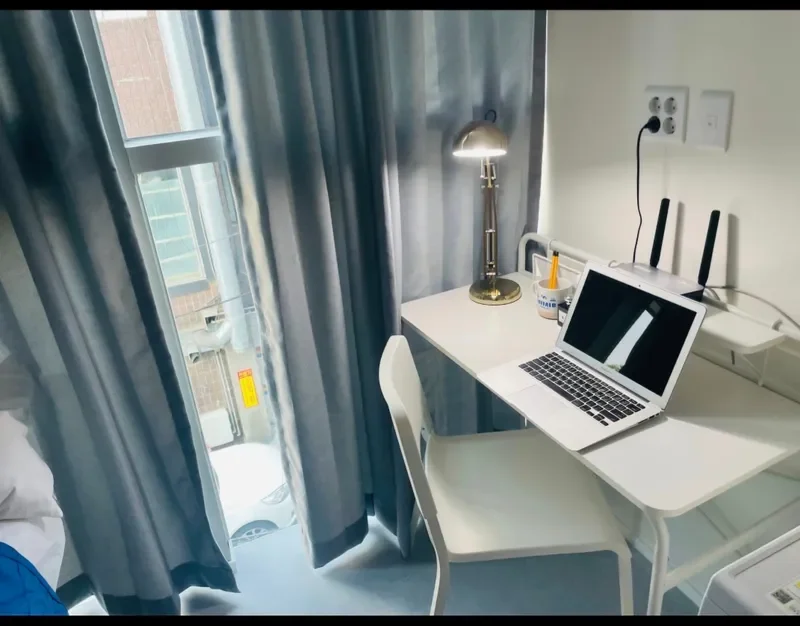 host kage's room tour image