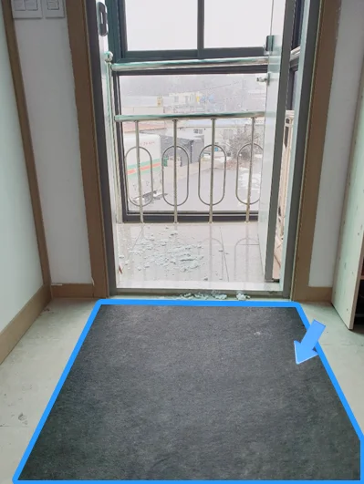 출입구 베스티블 2존 연속 배치로 우천 유입수 차단한 접착식 플로어 매트