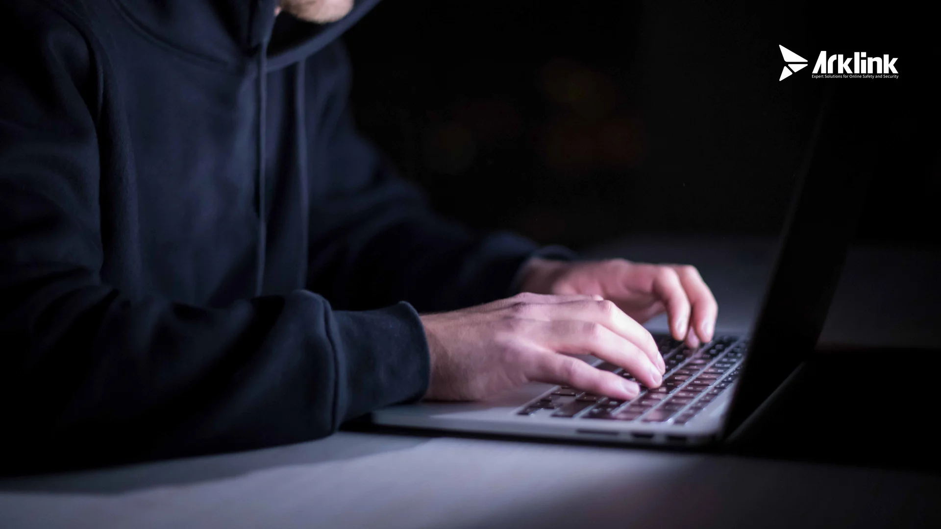 진화하는 사기: 링크·앱 설치·딥페이크 결합