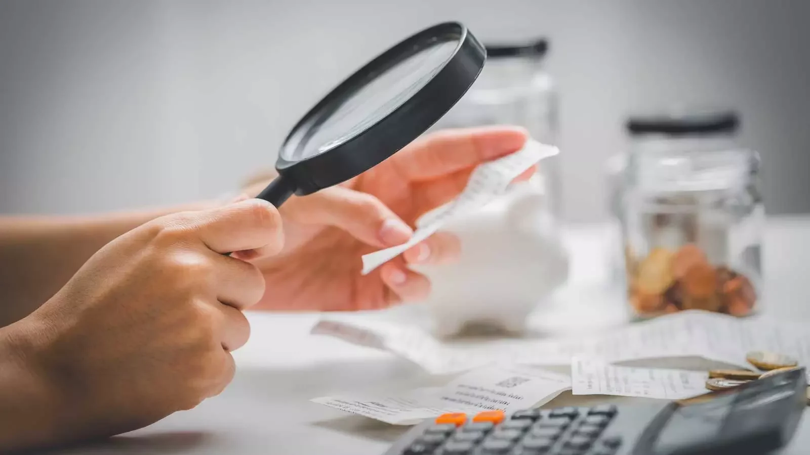 영수증 정리를 수작업으로 처리할 때 발생하는 문제