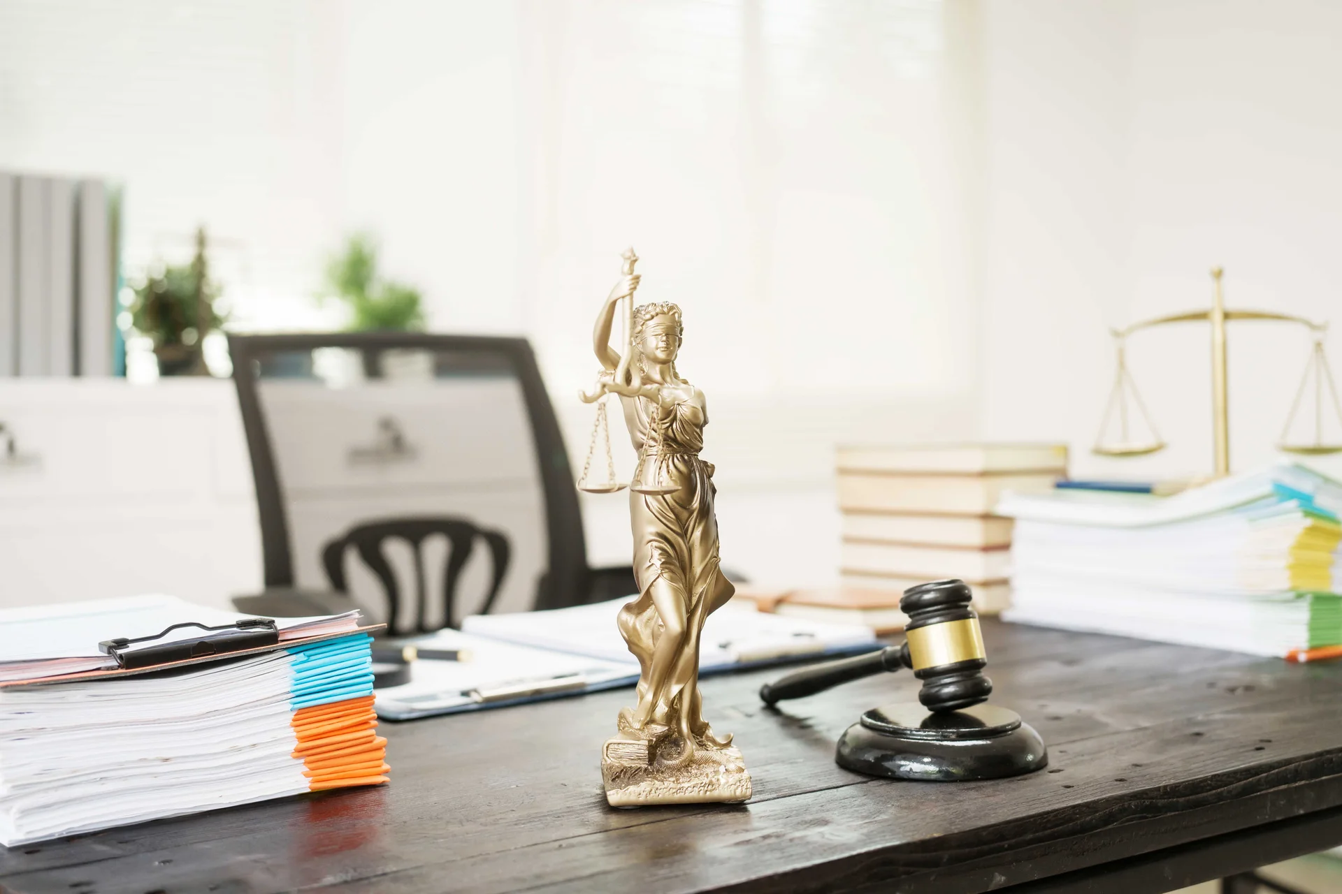 법저울과 판사봉