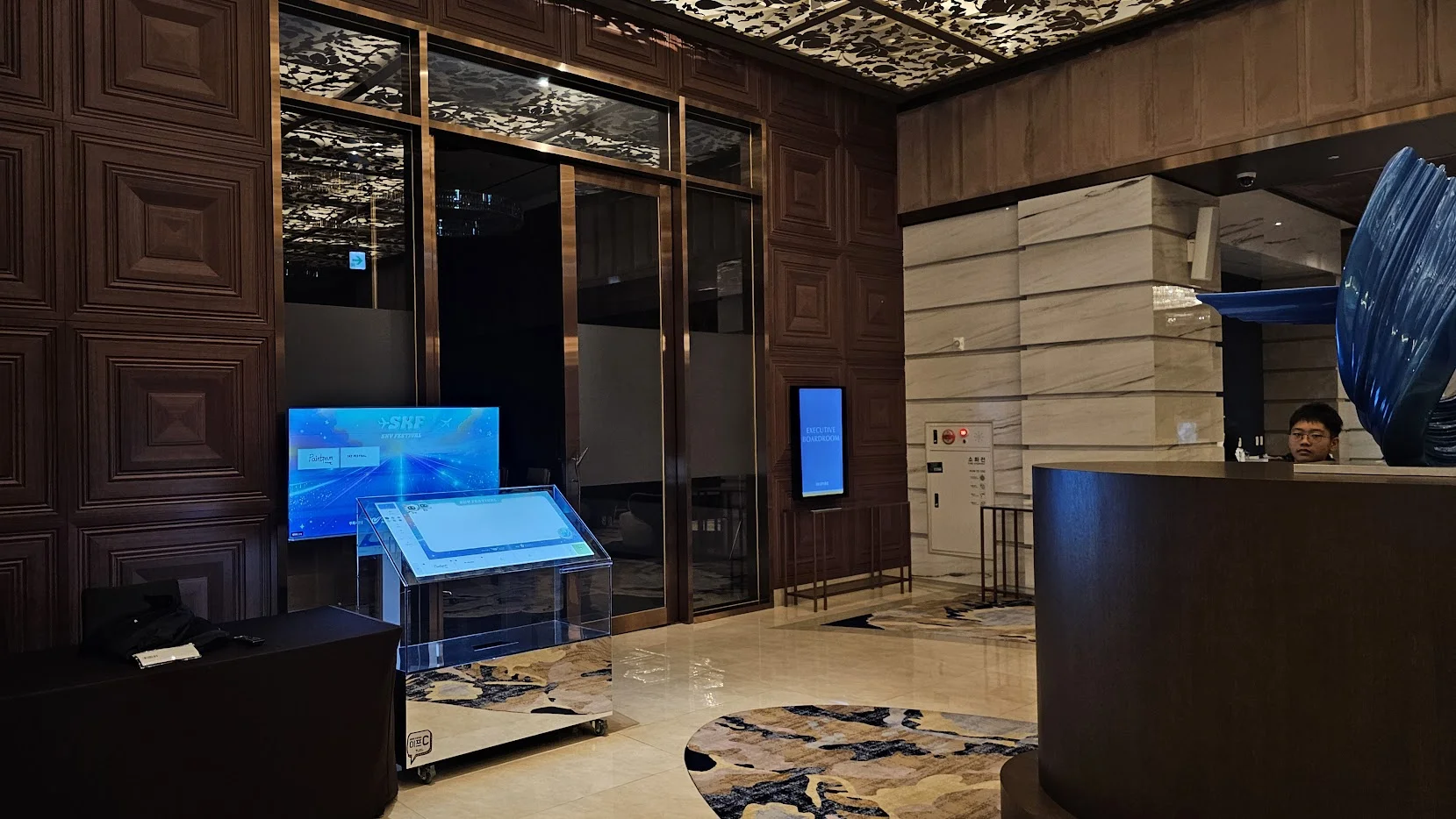 2025 sky Festival에서 사용된 투명 전자 방명록