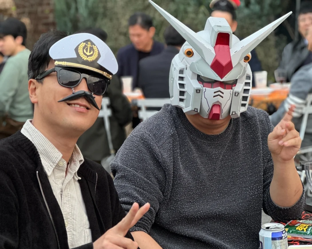 선장님과 반다이 건담의 등장.. 입은 뚫려 있는거죠?