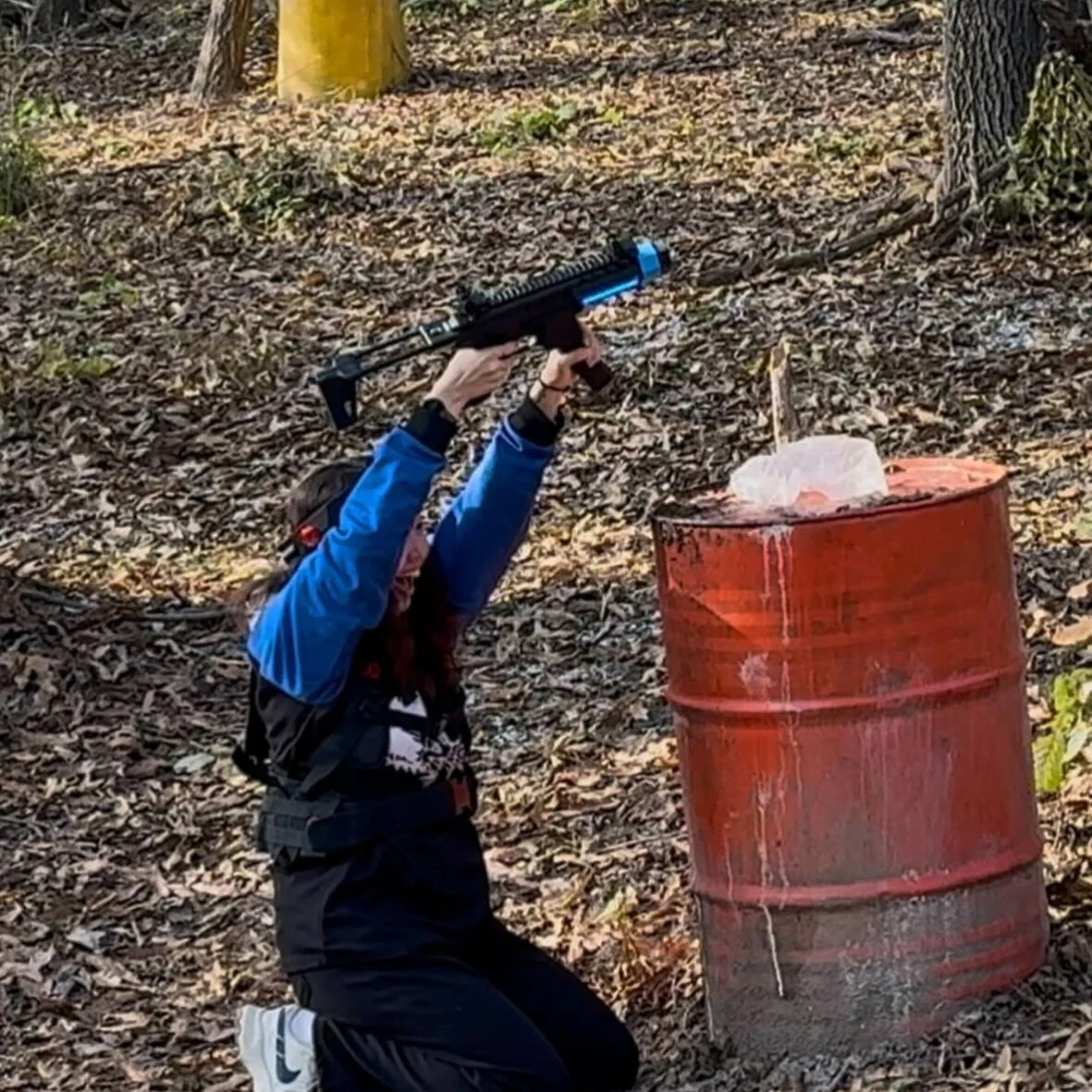 벌서고 있는건가.. 실제 전쟁나면 병사들은 이렇게 안보고 쏘게 된다고 하던데 현실고증 100퍼!