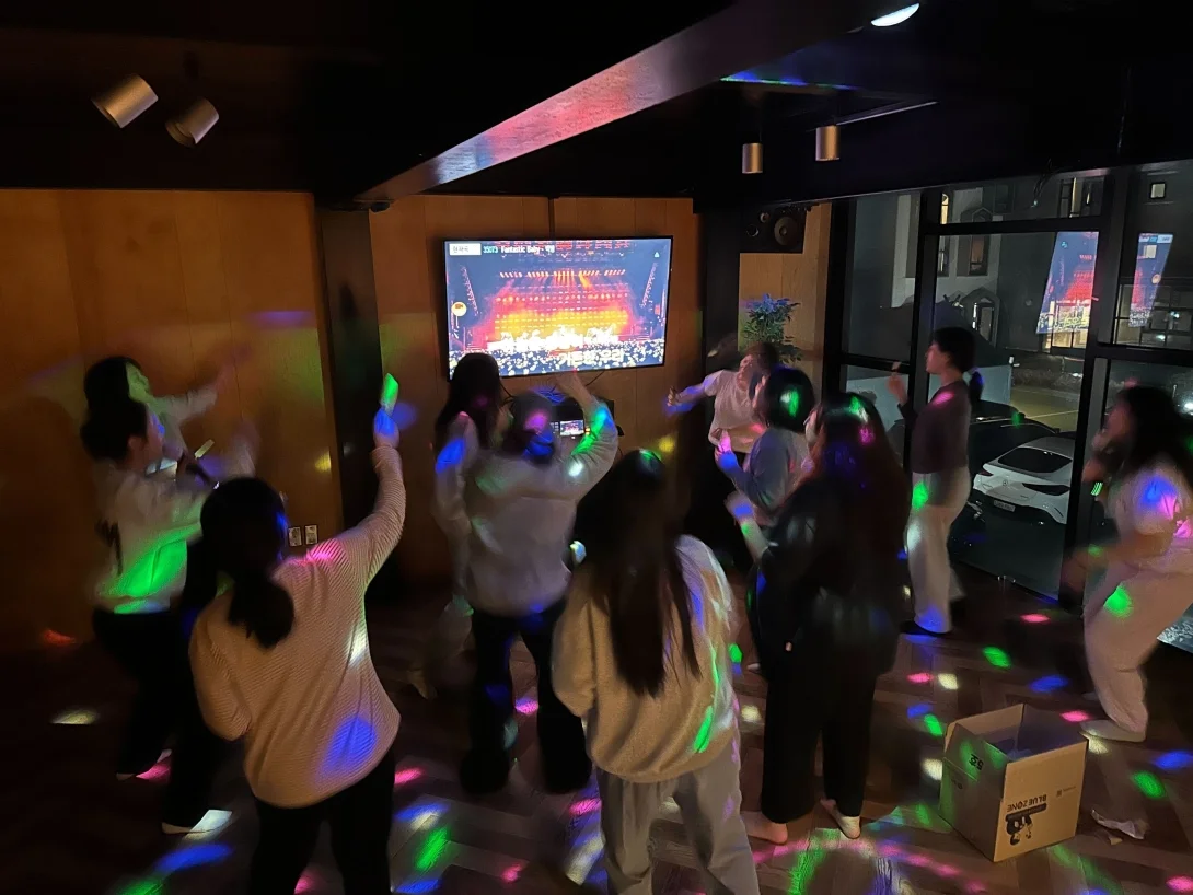 클럽 개시! 워크숍에서는 다들 이정도로 놀잖아요?