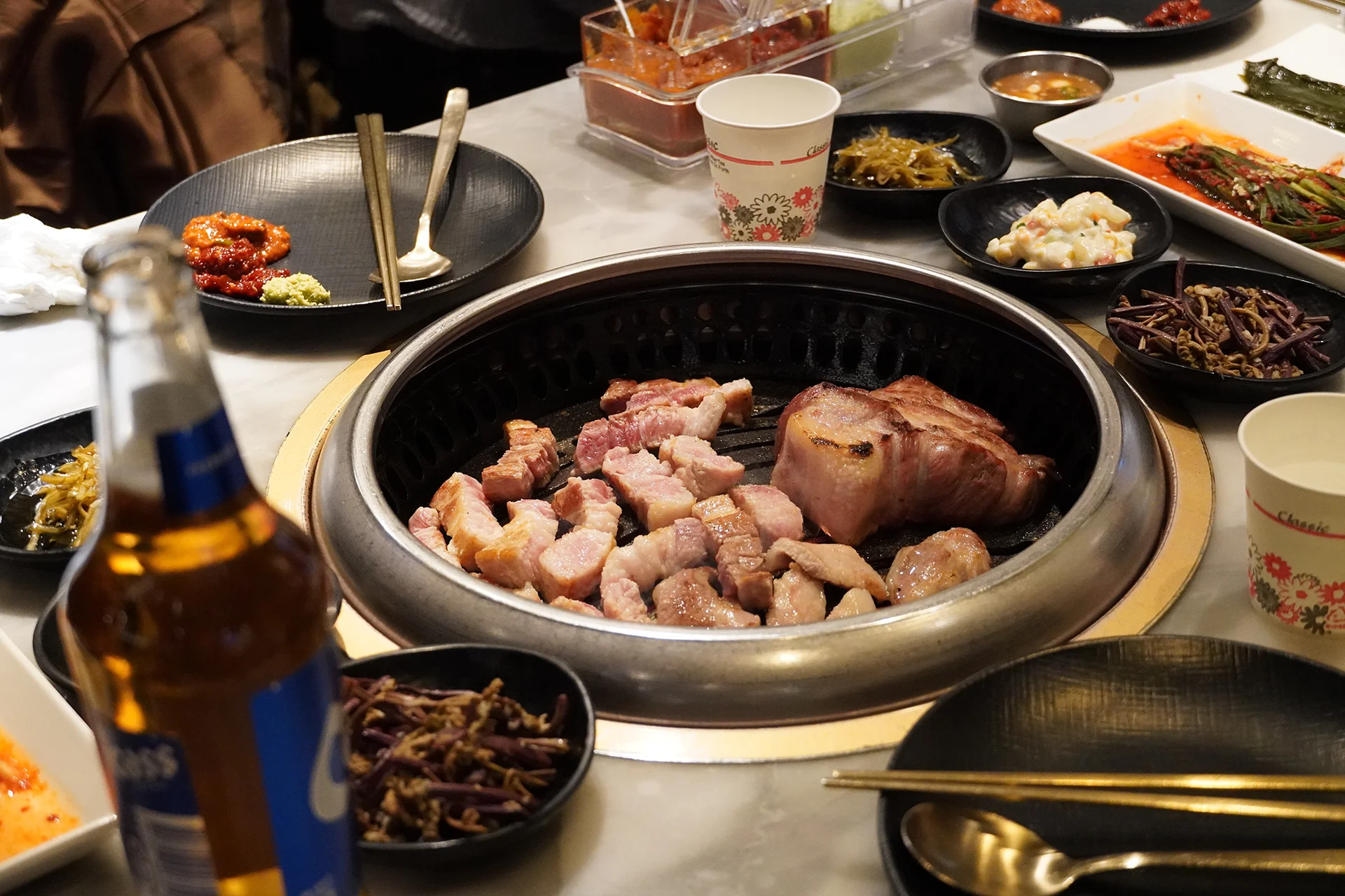 식사중인 기업의별 식구들