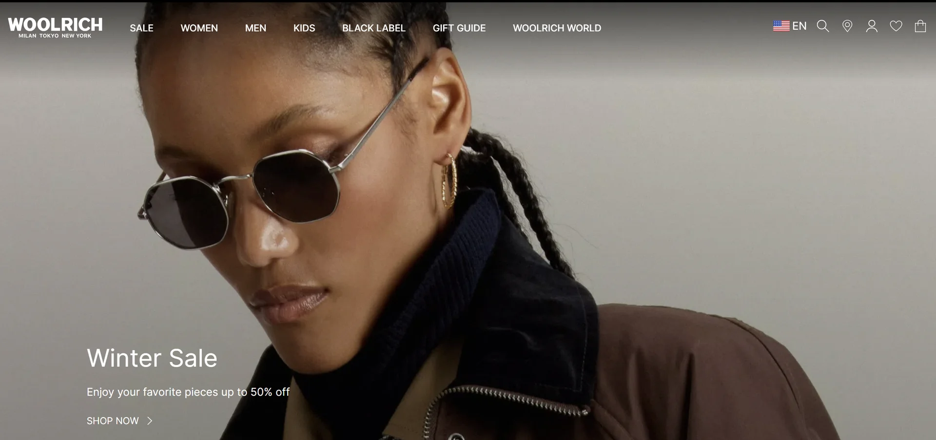 미국 최고의 아웃도어 브랜드 울리치(Woolrich)의 원단 철학을 분석합니다. 아이코닉한 버팔로 체크 울부터 독보적인 라마 클로스(Ramar Cloth)까지, 프리미엄 소재의 모든 것을 확인하세요.